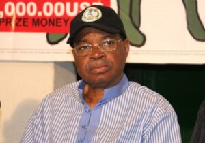 Read more about the article Club hails oil mogul for philanthropic gesture